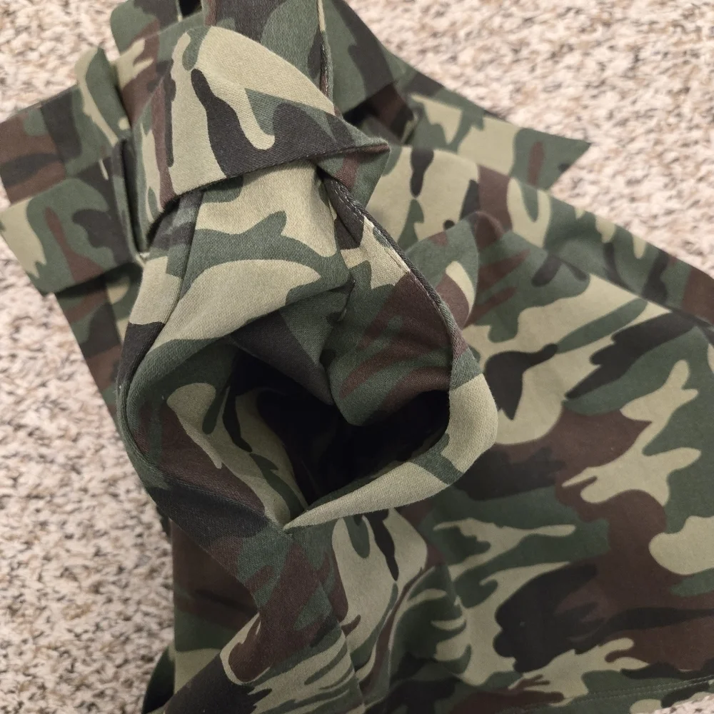Lovers + Friends Camouflage Flex Waist Skirt Size Small With Side Zipper